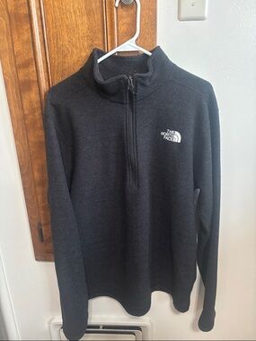 The North Face Men's Black Half-Zip Fleece Pullover